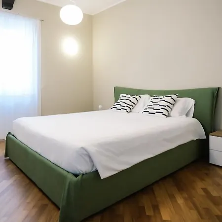 Flora Inn, Scotti's House - Due Passi In Centro Guest house