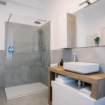 Flora Inn, Scotti's House - Due Passi In Centro 3* Bergamo