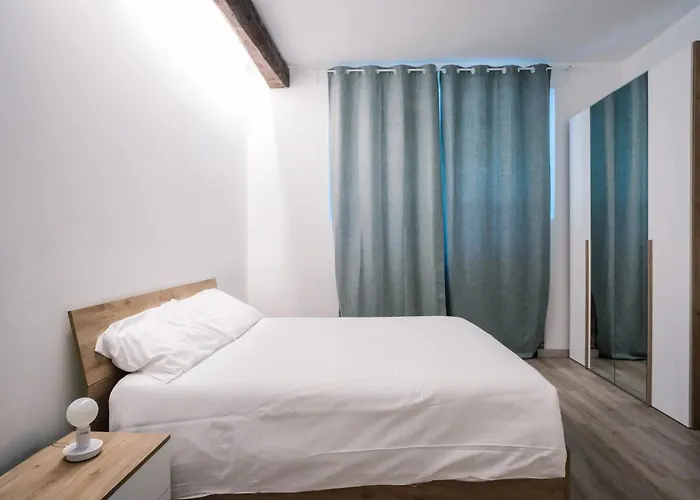 Flora Inn, Scotti's House - Due Passi In Centro 3*