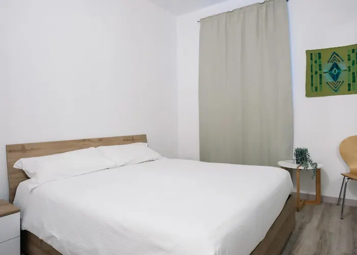 Flora Inn, Scotti's House - Due Passi In Centro بيت ضيافة 3*