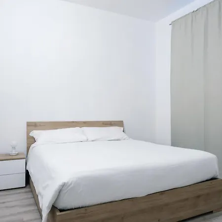 Flora Inn, Scotti's House - Due Passi In Centro Гостьовий будинок