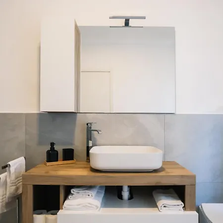 Flora Inn, Scotti's House - Due Passi In Centro Бергамо