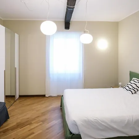 Flora Inn, Scotti's House - Due Passi In Centro Гостьовий будинок Бергамо