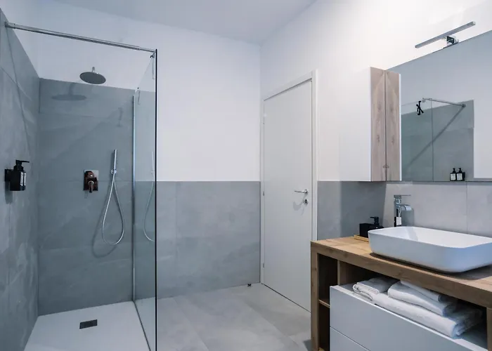 Flora Inn, Scotti's House - Due Passi In Centro 3* Bergamo