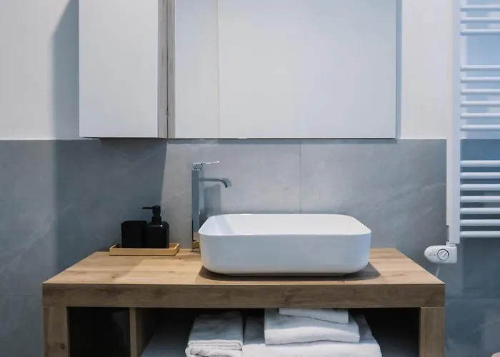 Guest house Flora Inn, Scotti's House - Due Passi In Centro Bergamo