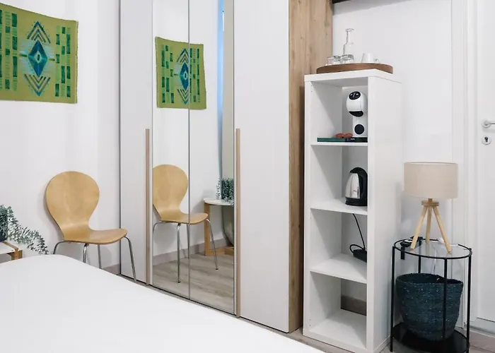 Flora Inn, Scotti's House - Due Passi In Centro 3*