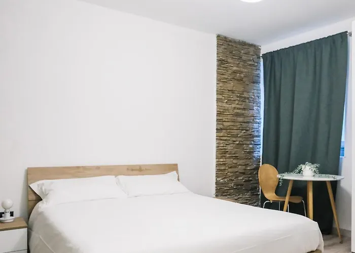 Гостьовий будинок Flora Inn, Scotti's House - Due Passi In Centro 3*