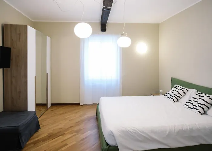 Flora Inn, Scotti's House - Due Passi In Centro Гостьовий будинок Бергамо