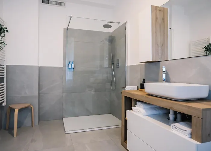 Flora Inn, Scotti's House - Due Passi In Centro Guest house Bergamo