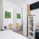 Πανσιόν Flora Inn, Scotti's House - Due Passi In Centro