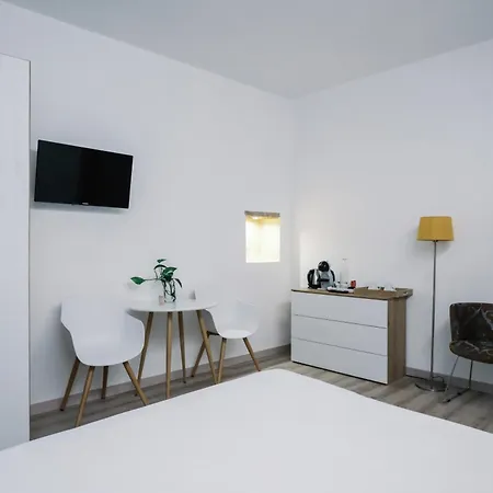 게스트하우스 Flora Inn, Scotti's House - Due Passi In Centro 2*