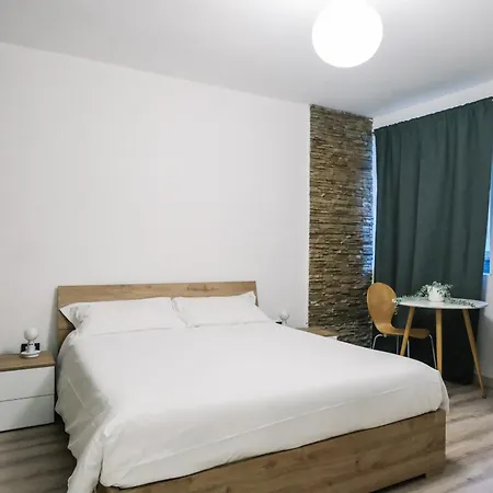 게스트하우스 Flora Inn, Scotti's House - Due Passi In Centro 2*