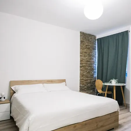 게스트하우스 Flora Inn, Scotti's House - Due Passi In Centro 2*