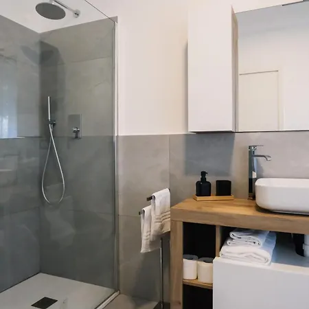 게스트하우스 Flora Inn, Scotti's House - Due Passi In Centro 베르가모