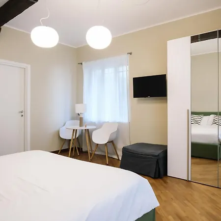 Flora Inn, Scotti's House - Due Passi In Centro 招待所 3*