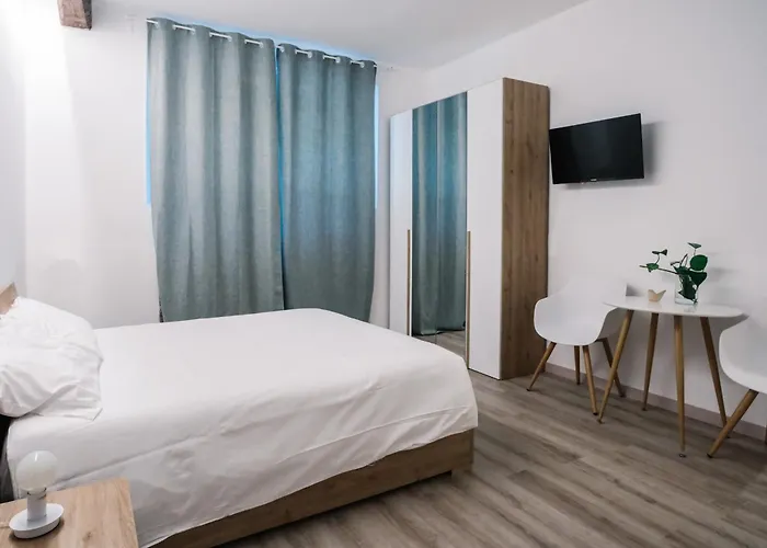 Flora Inn, Scotti's House - Due Passi In Centro 贝尔加莫