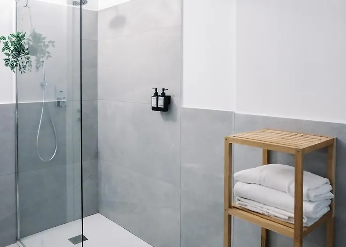 Flora Inn, Scotti's House - Due Passi In Centro