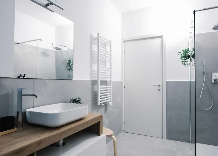 Flora Inn, Scotti's House - Due Passi In Centro 招待所