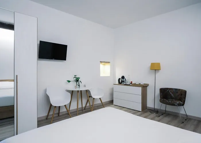 招待所 Flora Inn, Scotti's House - Due Passi In Centro 3*