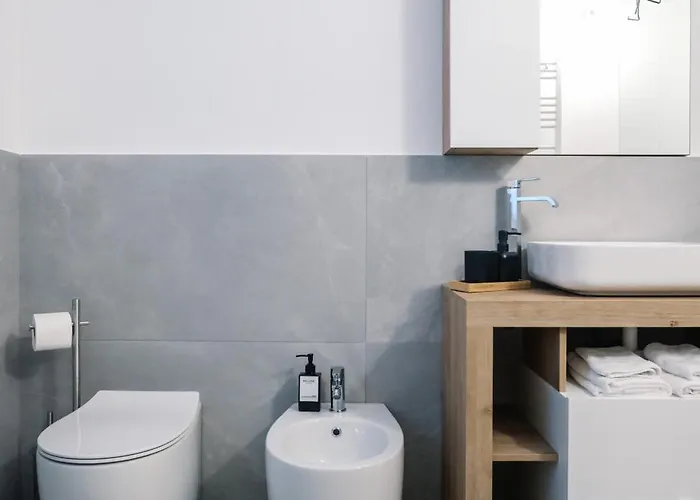 Flora Inn, Scotti's House - Due Passi In Centro