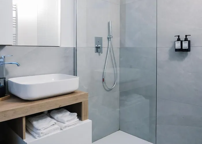 Flora Inn, Scotti's House - Due Passi In Centro 招待所 3*