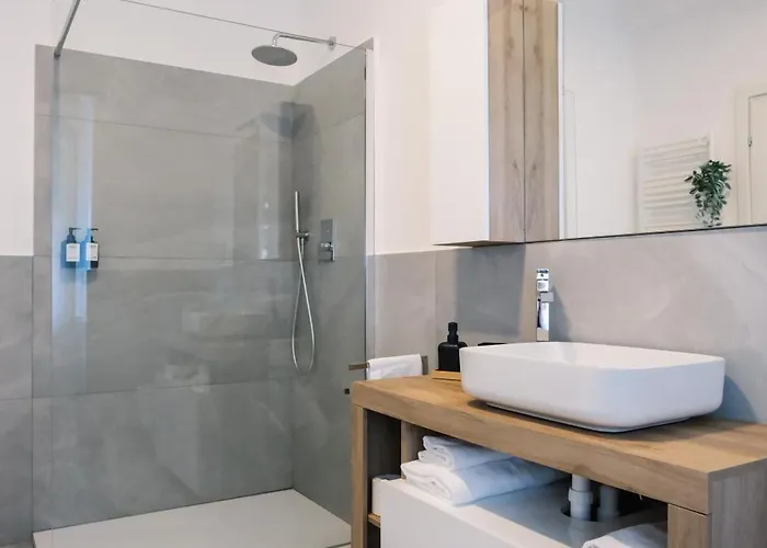 Flora Inn, Scotti's House - Due Passi In Centro 3* 贝尔加莫